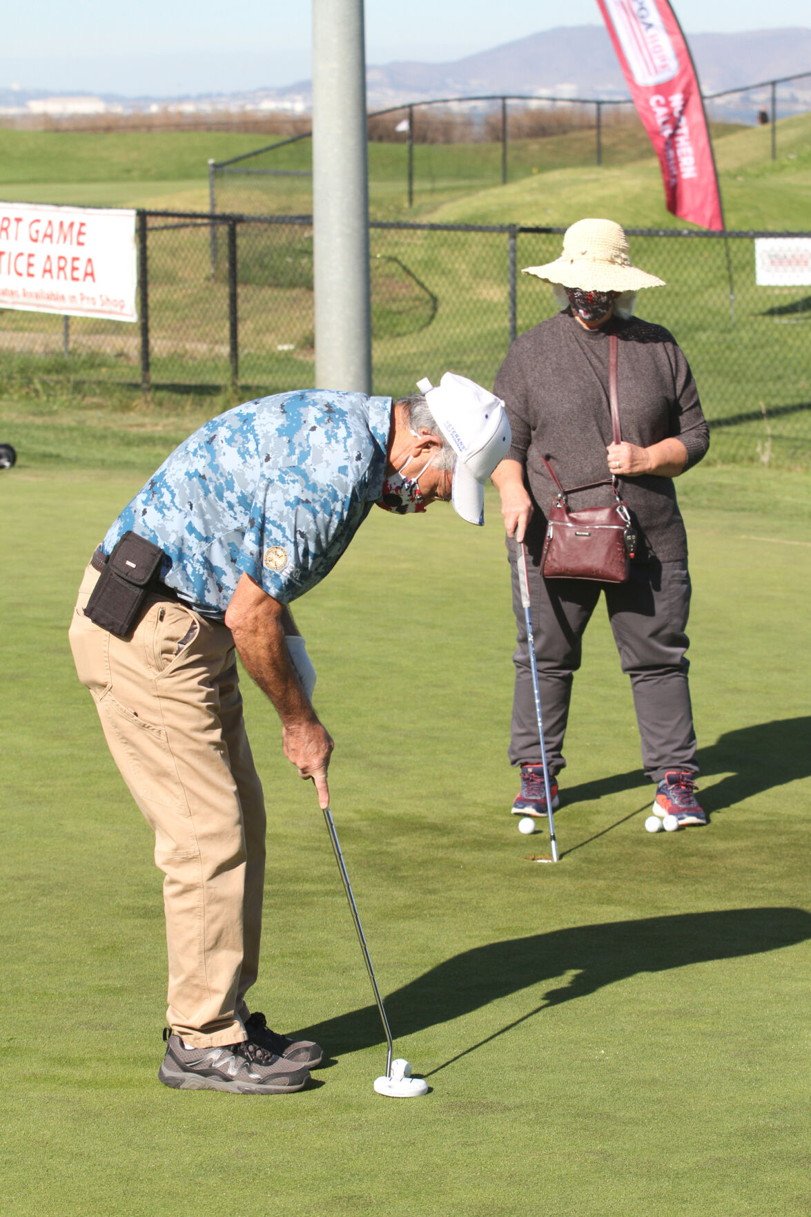 Veterans golf-putting